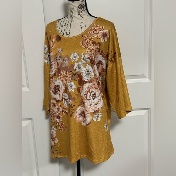 Elegant Gold Women's Blouse - Picture 7 of 8